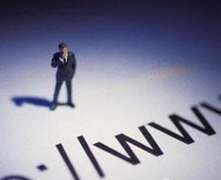 網(wǎng)站建設(shè)該不該自己注冊空間域名？